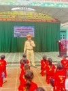 TRƯỜNG TIỂU HỌC NÚA NGAM TỔ CHỨC TUYÊN TRUYỀN PHỔ BIẾN LUẬT GIAO THÔNG ĐƯỜNG BỘ CHO HỌC SINH